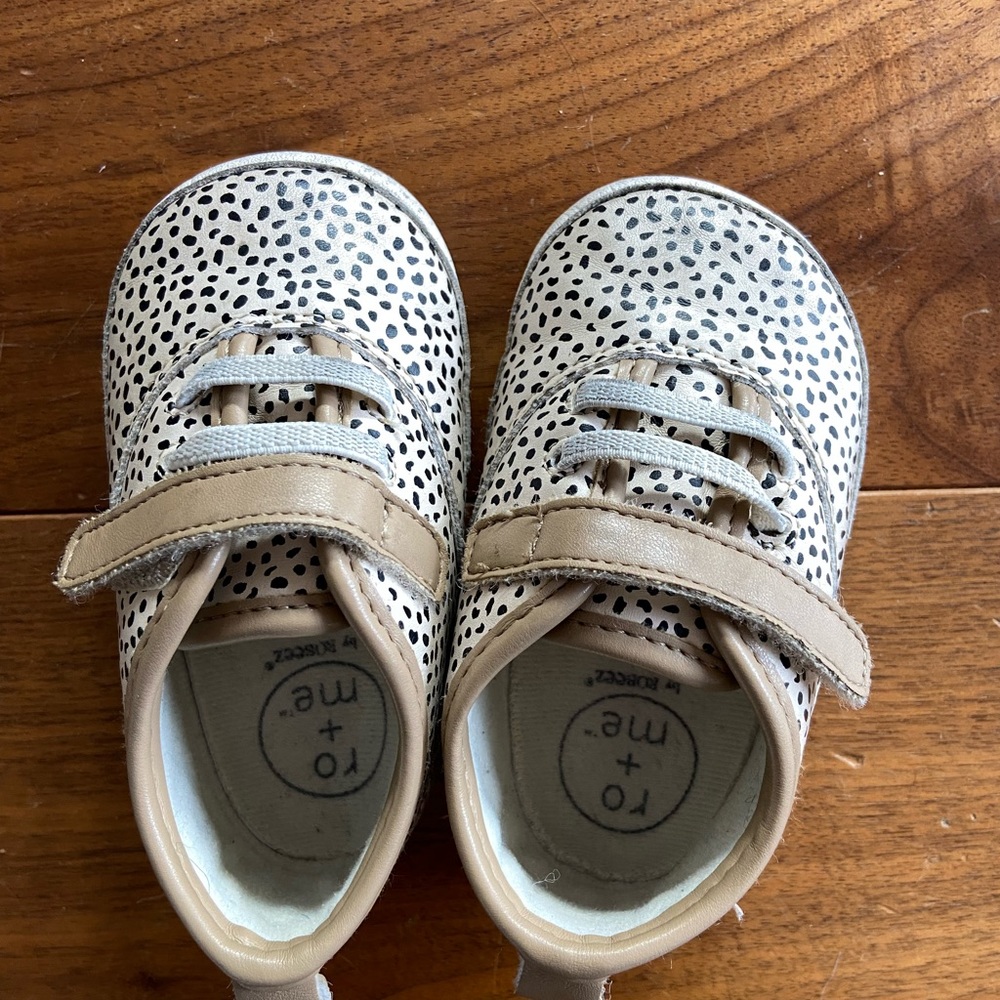 Robeez Ro + Me leopard baby shoes